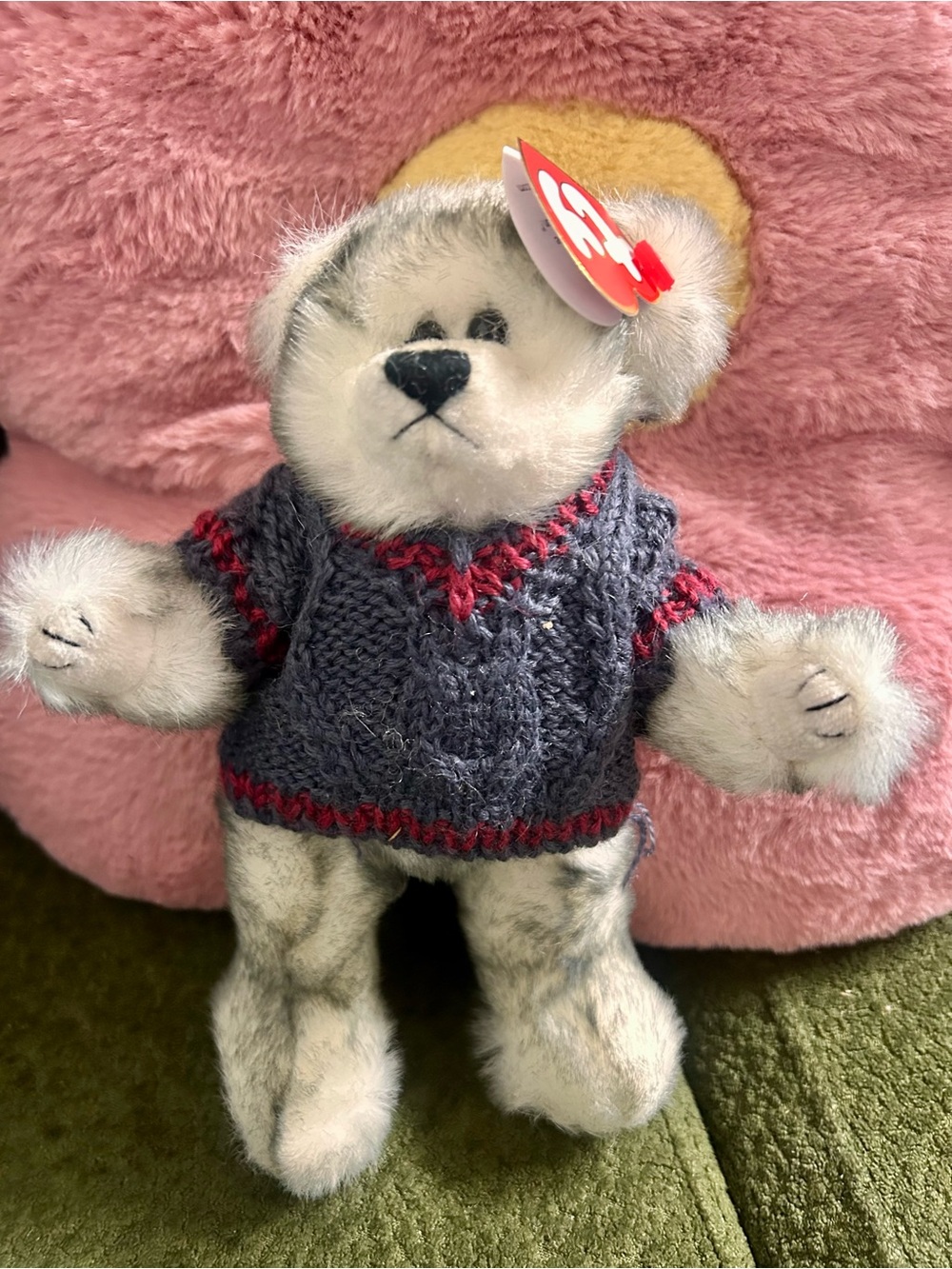 Ty Attic Treasures Fairbanks Plush Husky with Blue and Red Sweater🩶